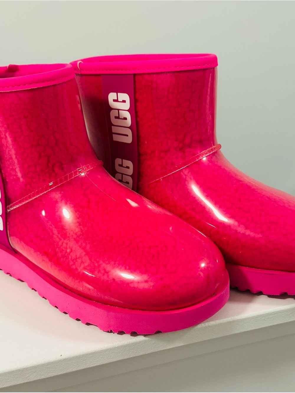 UGG Short Glossy Boot in Bright Pink Size 7 NWOT